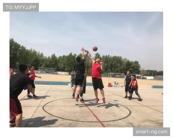 一分钟看懂篮球跳球规则：如何开球和交替拥有